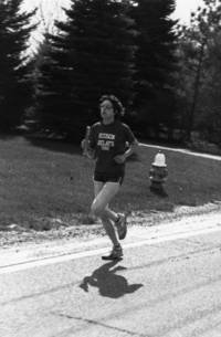 Hudson Relay runner on the road