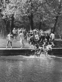 Men jump into Wade lagoon