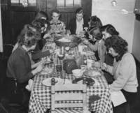 Women eat together at Squire Valleevue Farm